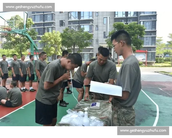 新兵竞技赛场挑战全面提升战斗力展示青年军人拼搏精神